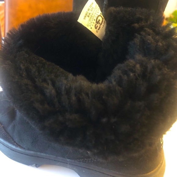 UGG Classic II Short Genuine Sheepskin Boots, Black, Size 9 - Picture 7 of 11